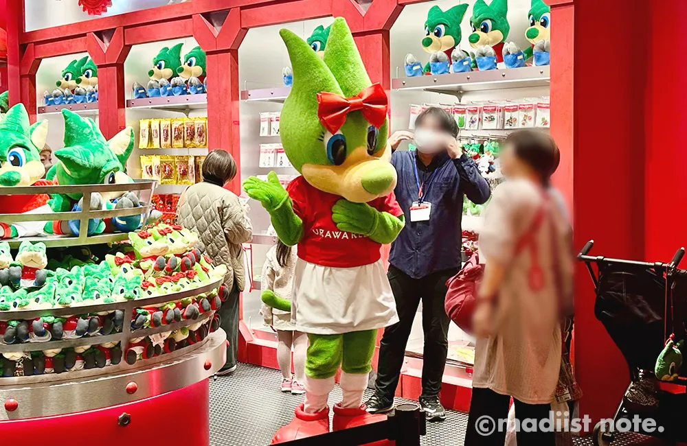 接客をするフレンディア